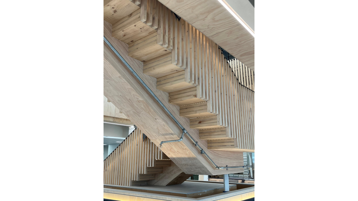 Beca Stair 13