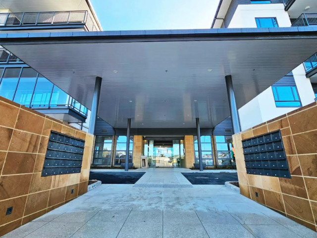 Commercial Soffit — Ribon Continuous Interlocking Soffit System