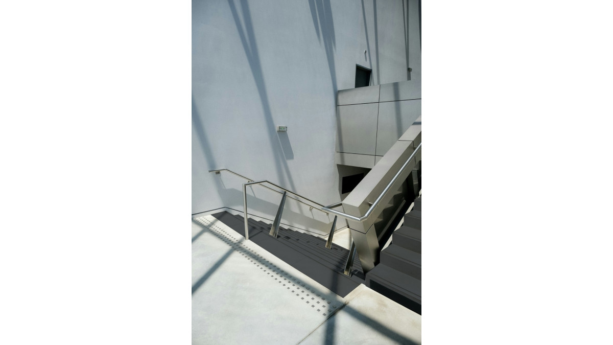 4. coloured coating Anthracite Grey Large
