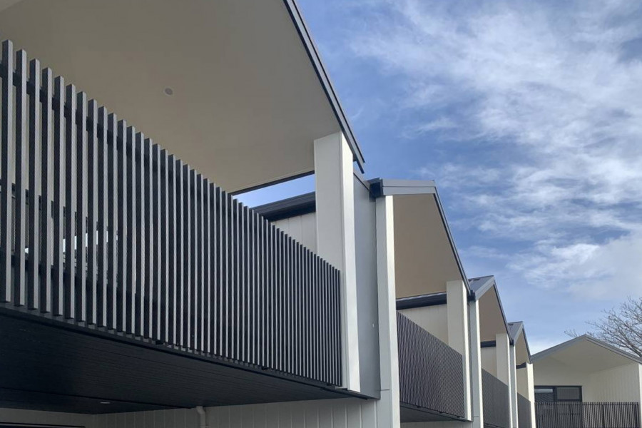 Clearspan Face Hung Fin Balustrade