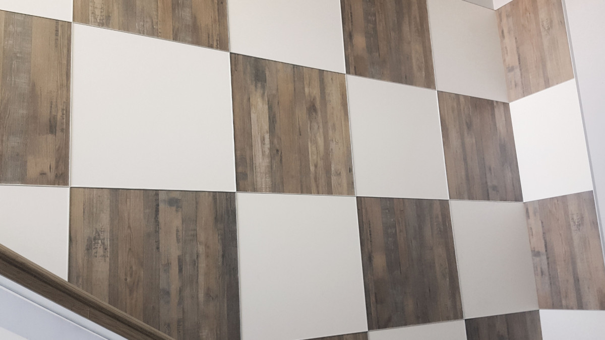 Stickman checkerboard hall way