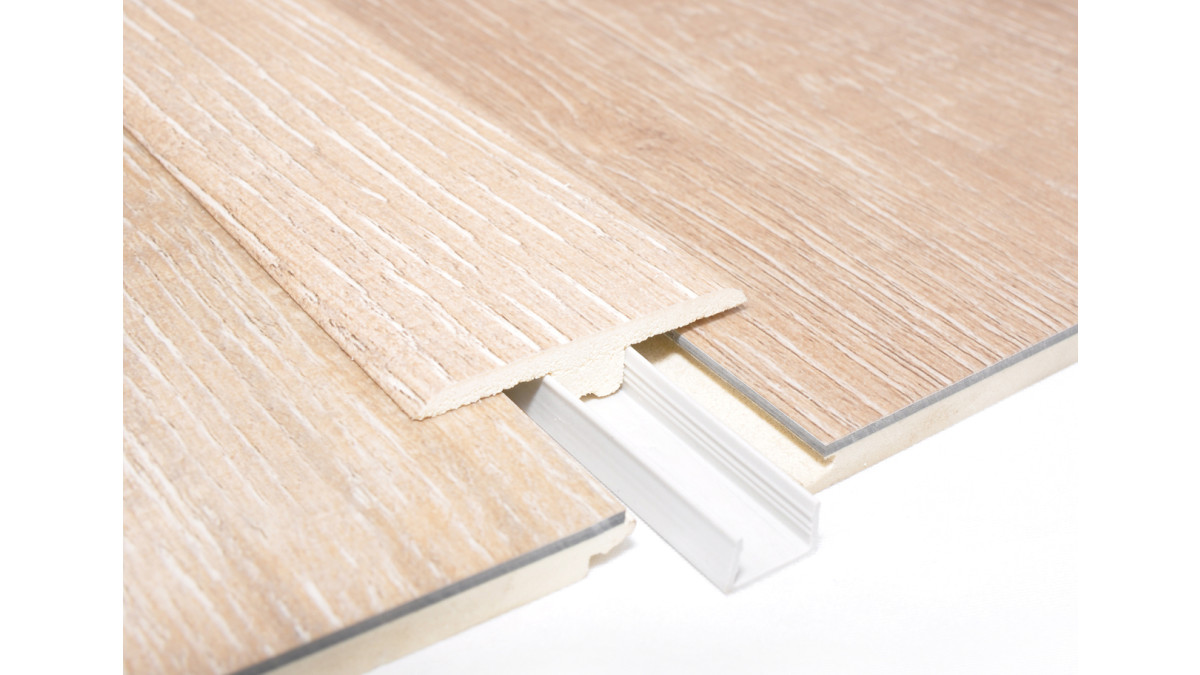 EBOSS CLASSIC OAK T molding trim