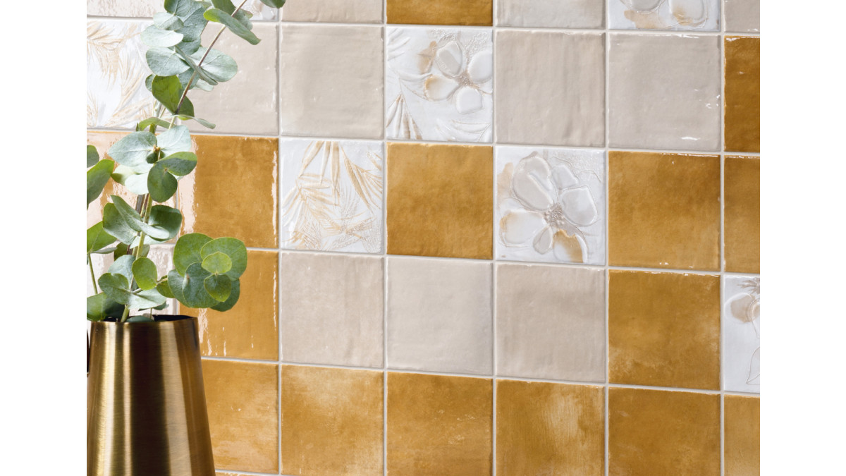 EBOSS CLAY MUSTARD AND LINEN WITH DECOS