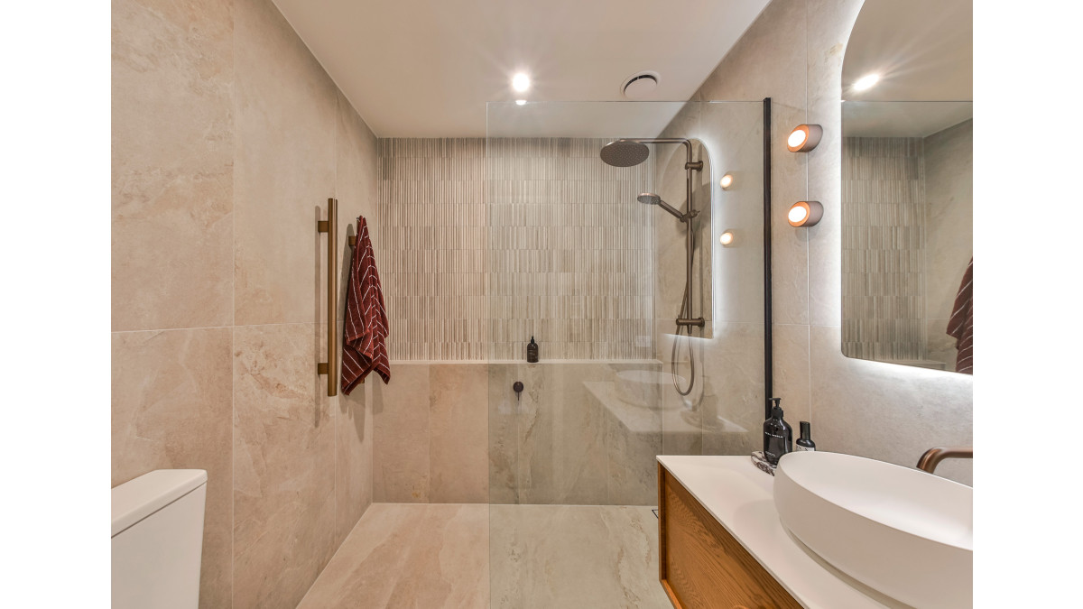 EBOSS ISLA CANYON IVORY ENSUITE