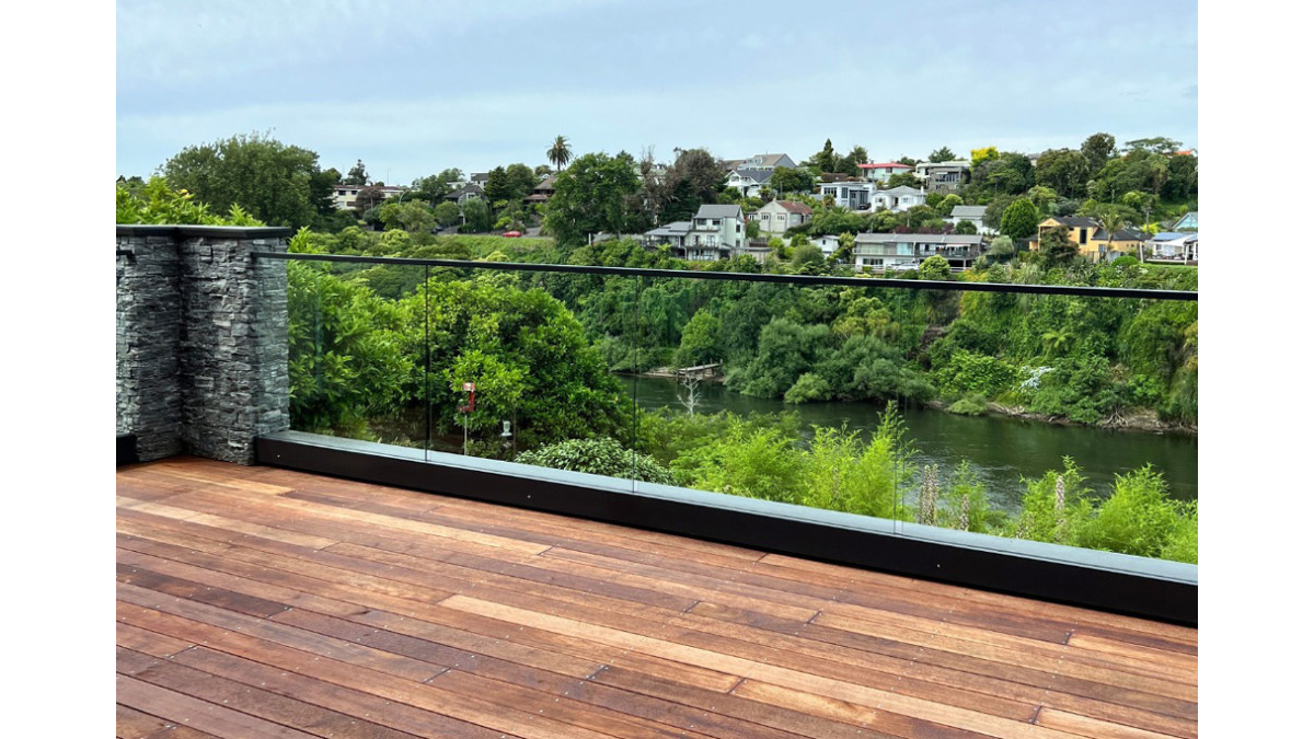 frameless glass balustrade waikato