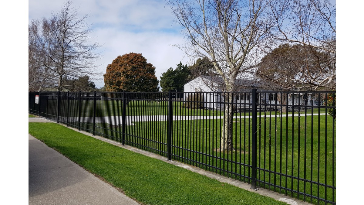 10a 1.8m Assure fence installed at Spring Creek School