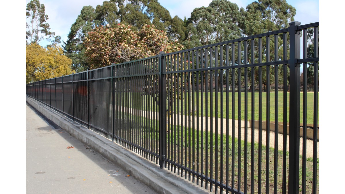 11 1.8m Assure fence installed at Lakeview School