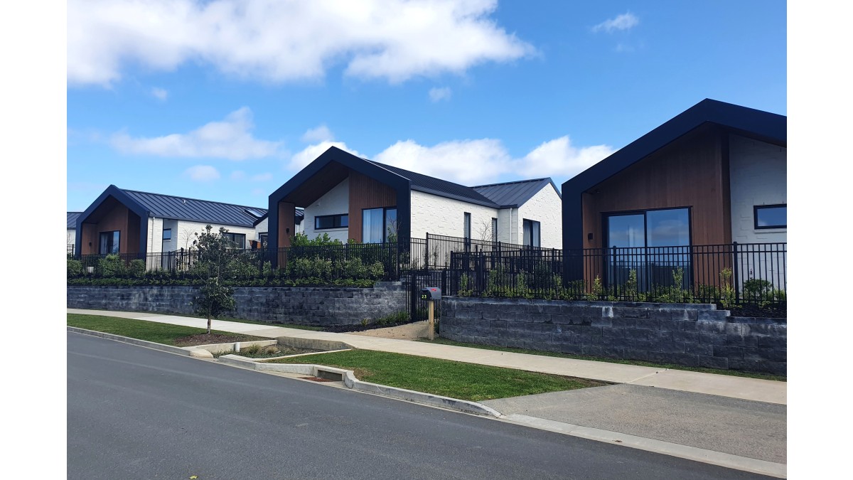 3 1.2m Assure fence installed at Huapai Country Club Auckland