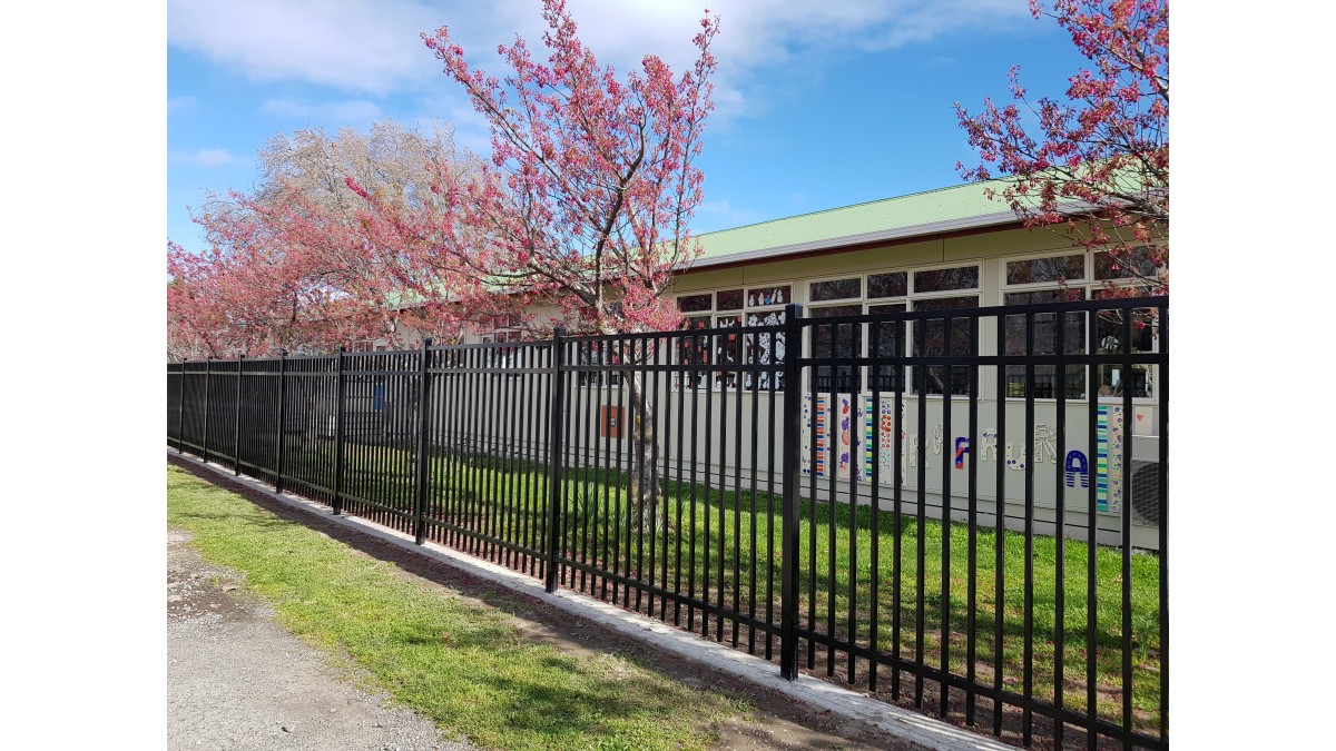 6 1.8m Assure HD fence installed at Spring Creek School