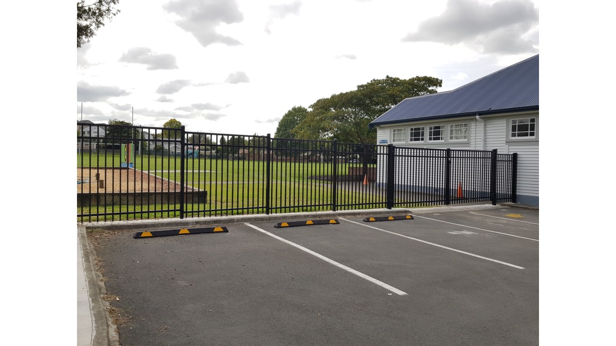 7 1.8m Assure HD fence and vehicle gate installed at Hamilton West School