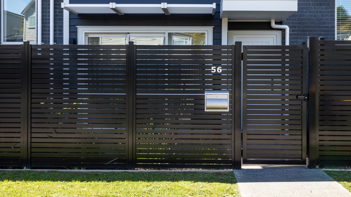 1a 1.8m Fresno fence installed at Karapiro Rd mutli residential development Auckland