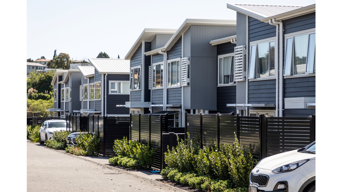 2a 1.8m Fresno fence installed at Karapiro Rd mutli residential development Auckland