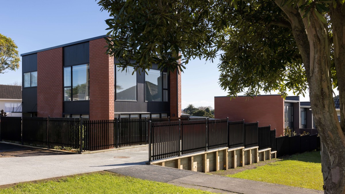 1a 1.2m Paladin fence installed at Auckland multi residential development resized