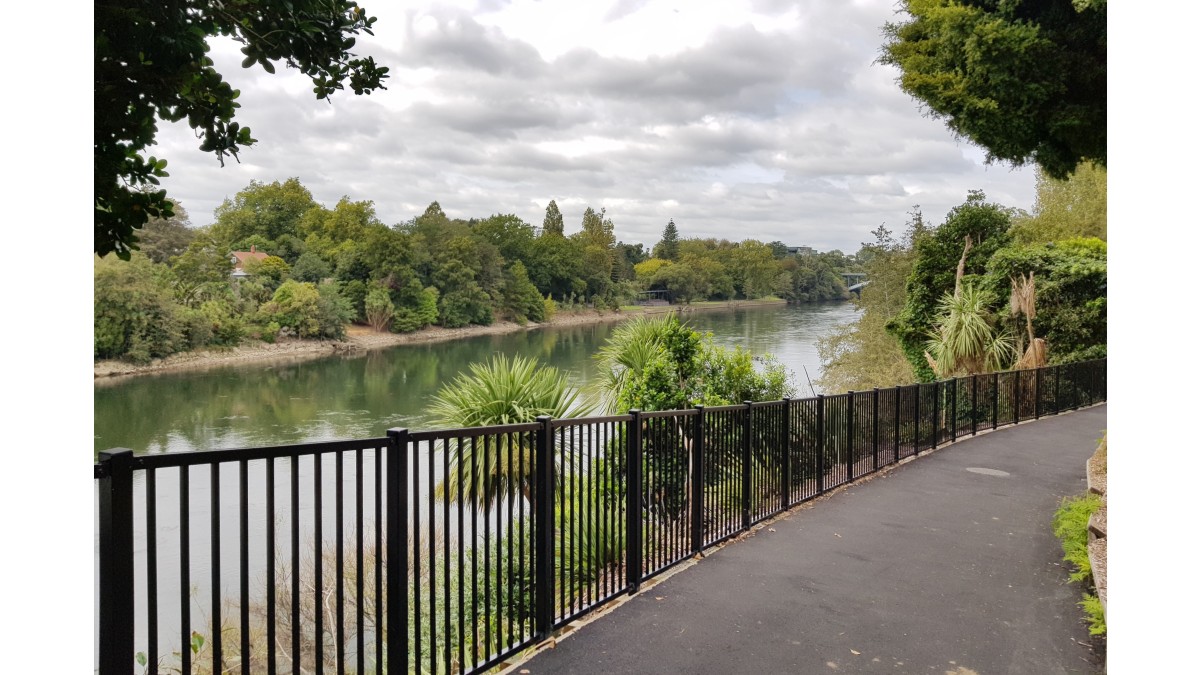 6 1.2m Premier Fence installed at Hamilton River Walkway