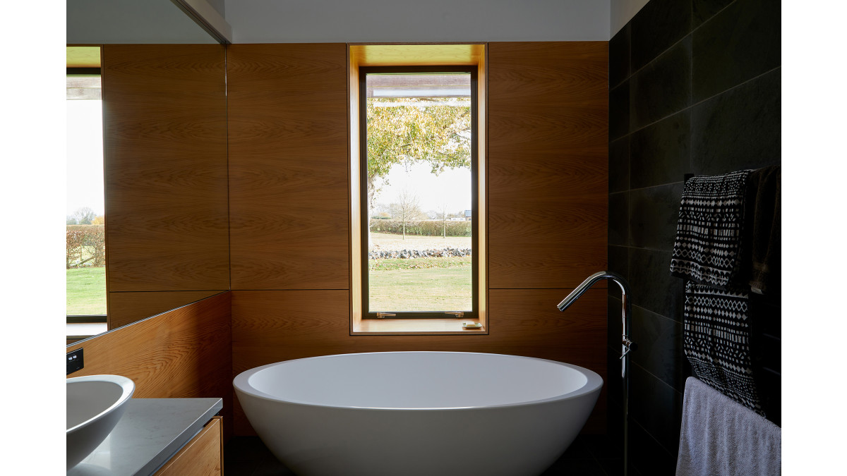 Vantage awning window