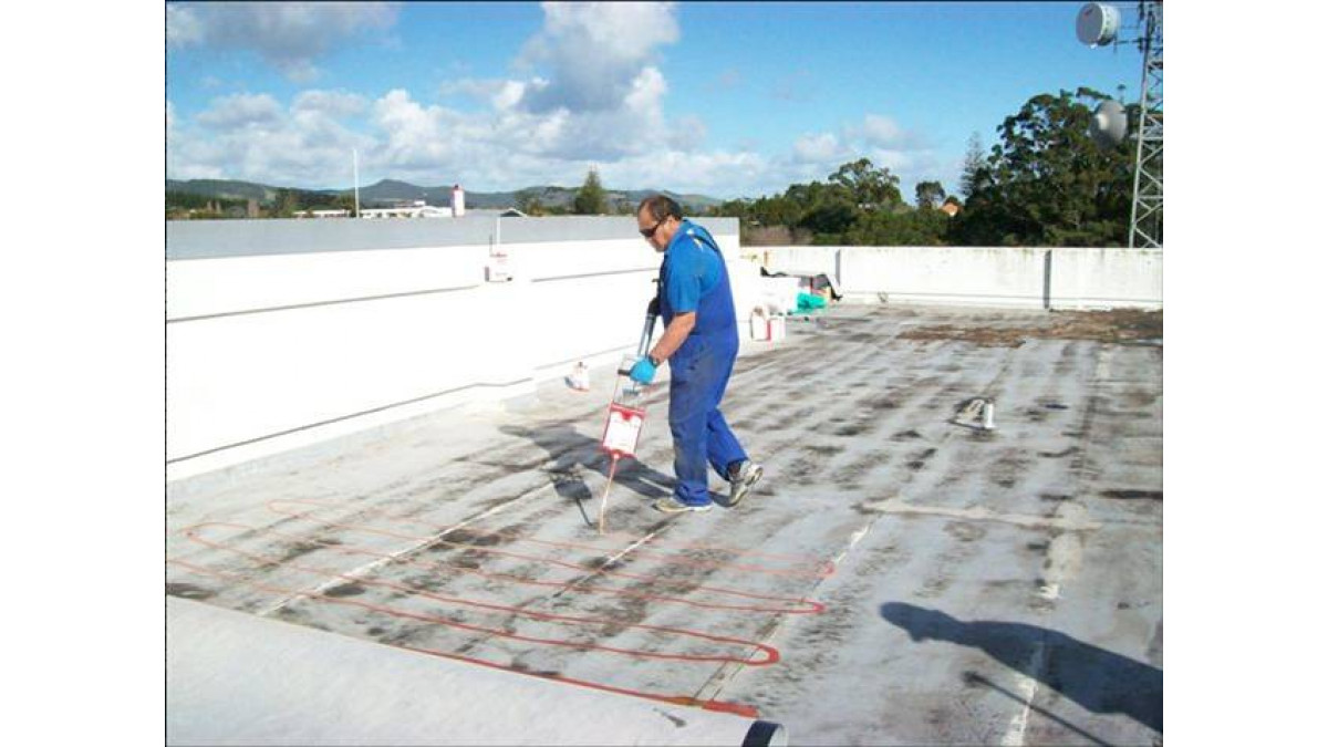 Viking Enviroclad applying adhesive