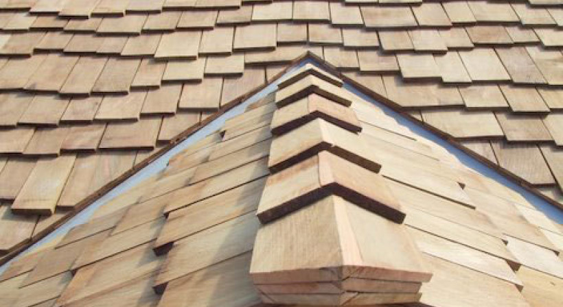 Western Red Taper Sawn Shakes Fature on Cabin Home