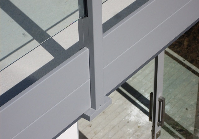Gutter Bracket Solution for Balustrades on Waterproof or Floating Decks