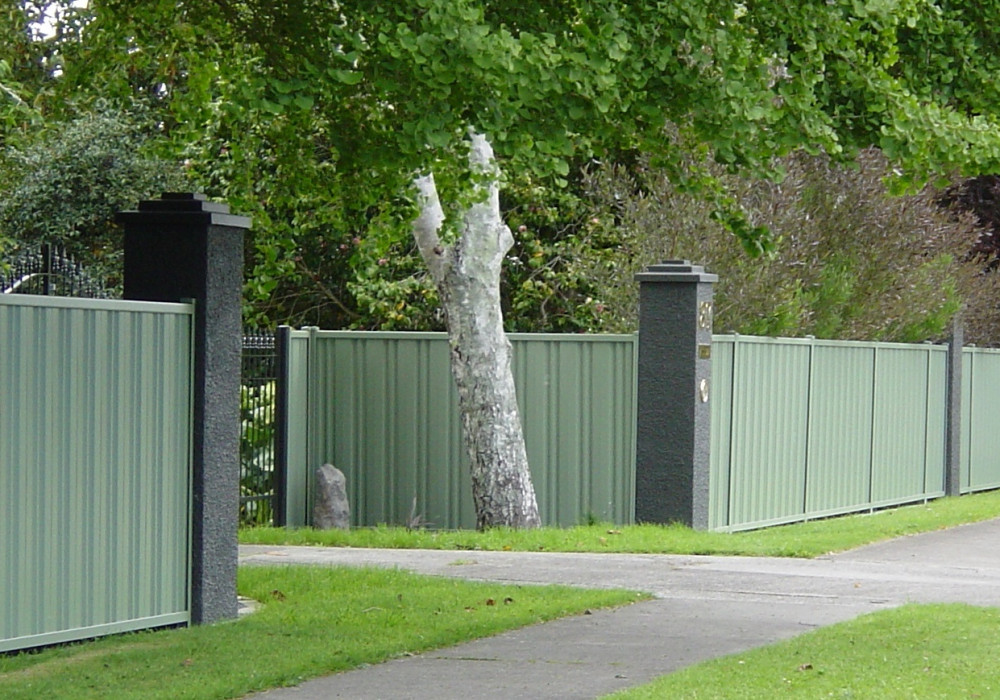 COLORSTEEL Outdoor Fencing : A Low Maintenance Good Looking Solution