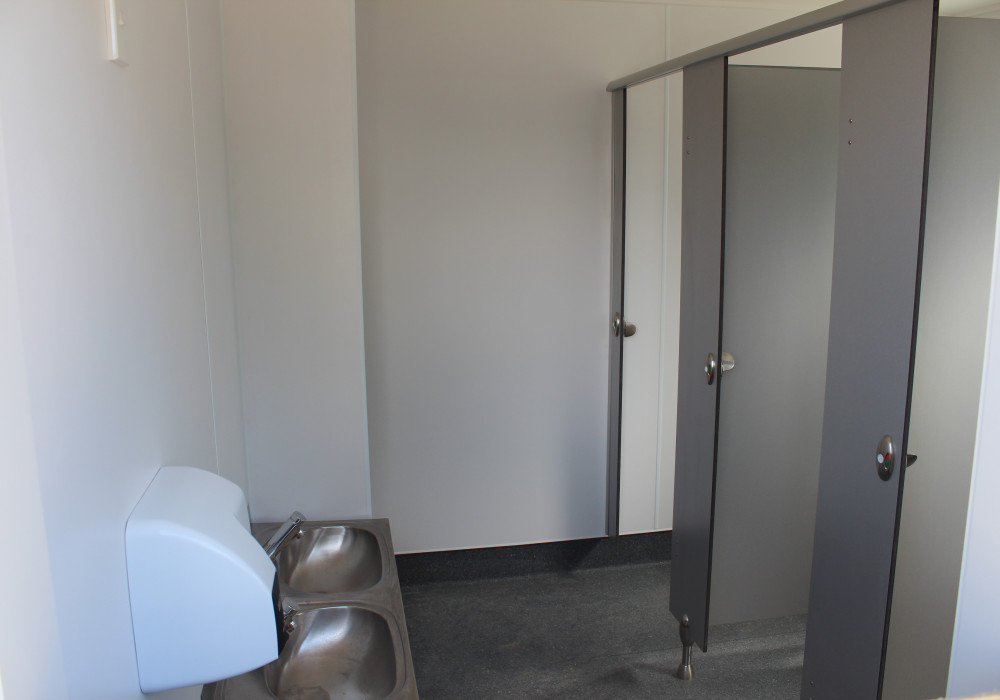 Auckland Primary Schools Utilise KerMac's Toilet Partitions and Lining System 