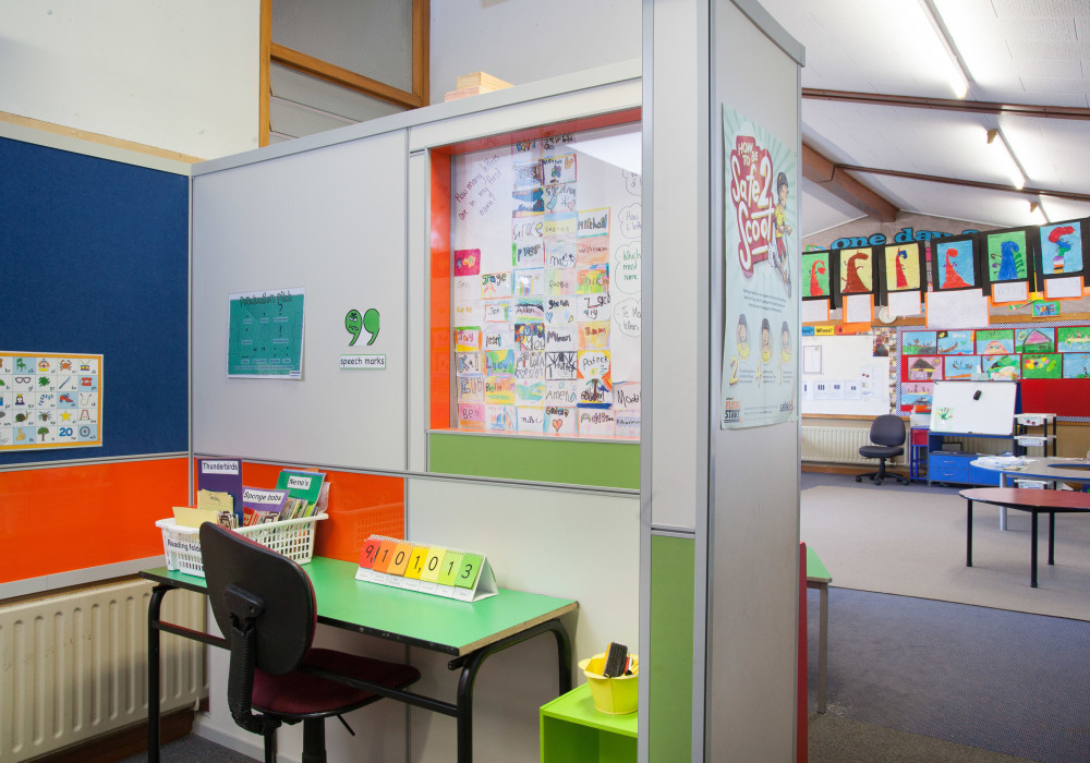 Vibrant Colours and Versatile Wall Surfaces in the Classroom