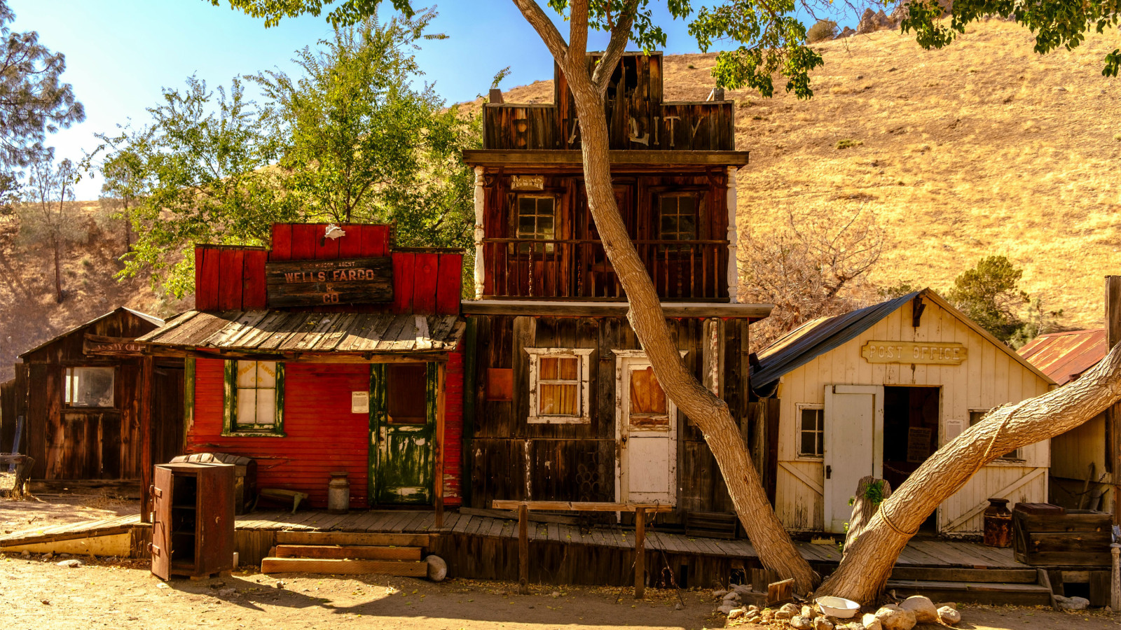 ghost town photo by drei kubik EMYpvLZGTLQ unsplash copy