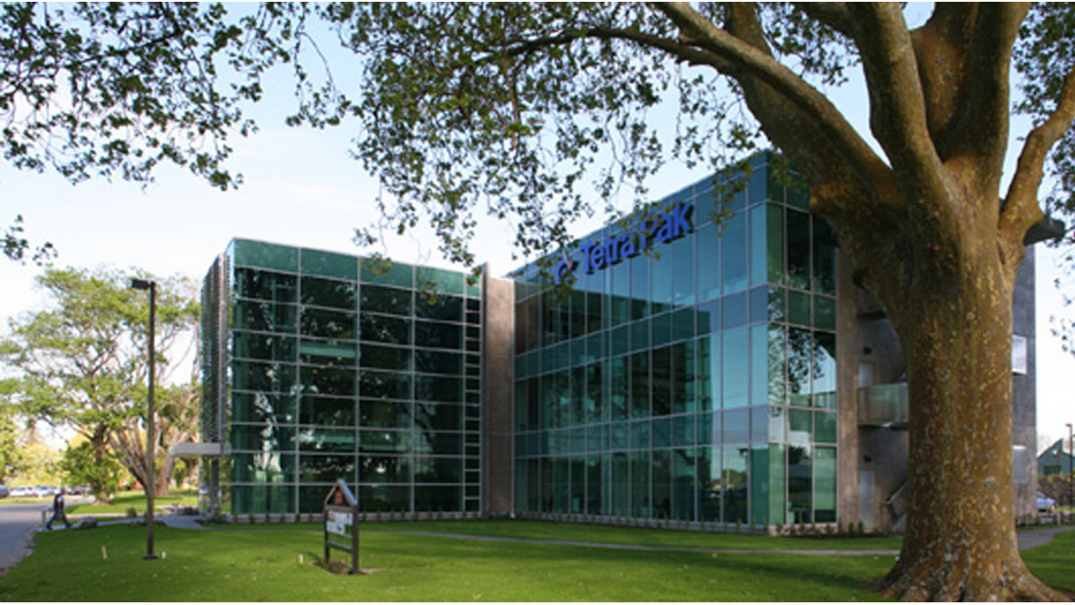 The glazed façade on the building’s south-eastern side, had the serendipitous effect of connecting the occupants to the environment.