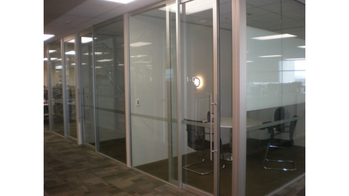 With three standard finishes (Silver, Black, Champagne) Potter Interior Systems offers Frost's unique finish unmatched in its uniform colour,mm marking it ideal for interior architectural finishes.
