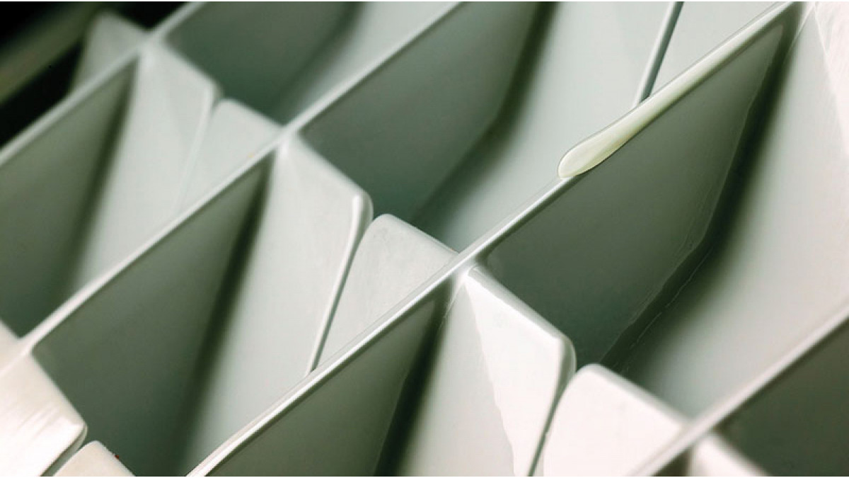 Farho low consumption radiators use radiant heat like the sun, heating people and objects directly, unlike other heating systems that dry the air and burn oxygen which can cause headaches and drowsiness.