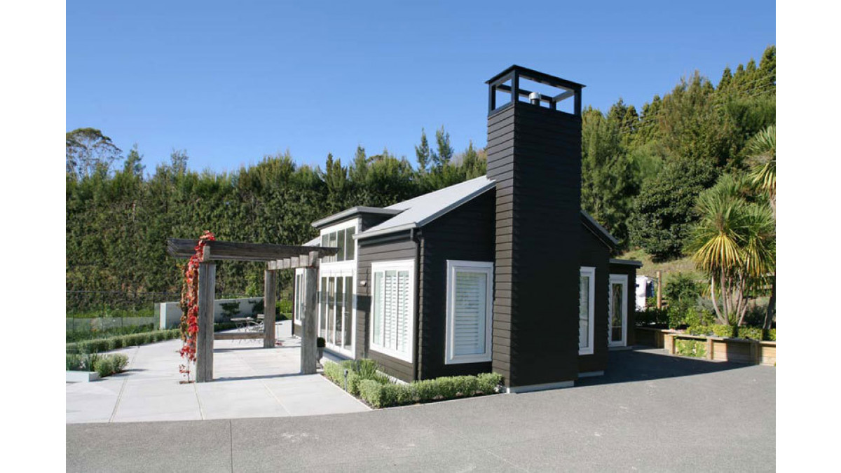 The Te Puna guesthouse, near Tauranga, which won the Residential (up to $15,000 window value) WANZ award.