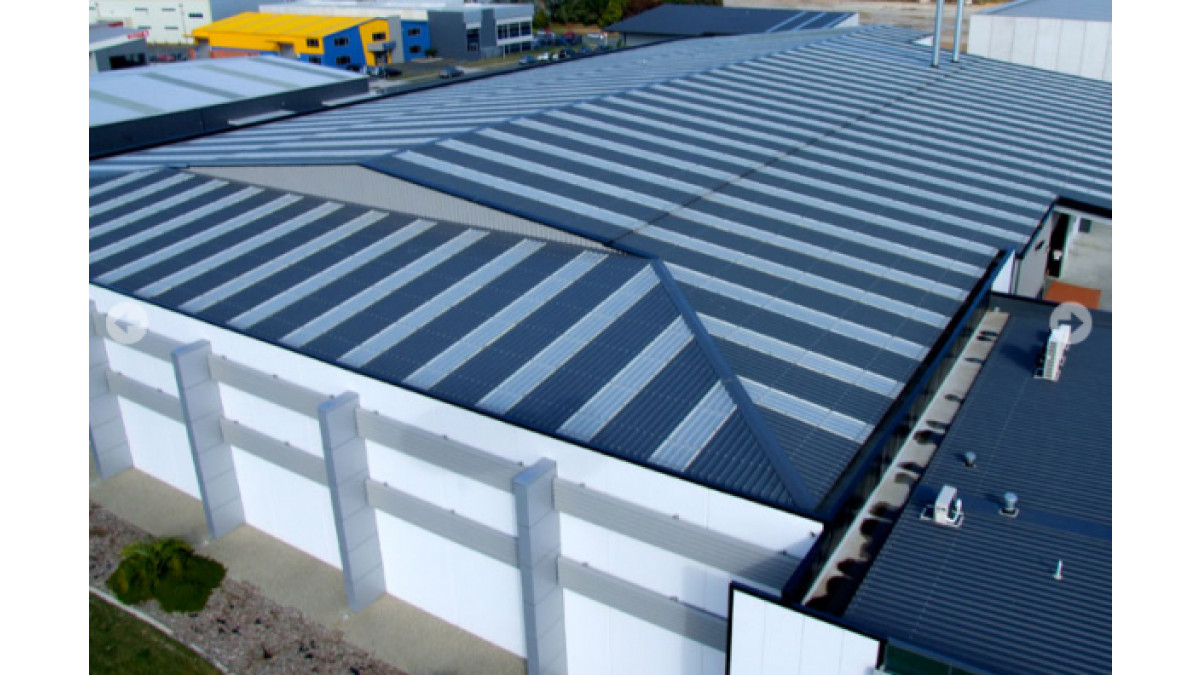 The Twin-Skin skylight system acts as a thermal barrier preventing the loss of warmth from the building during winter months (similar to a double-glazed window system) and reducing heat transmission during the summer.