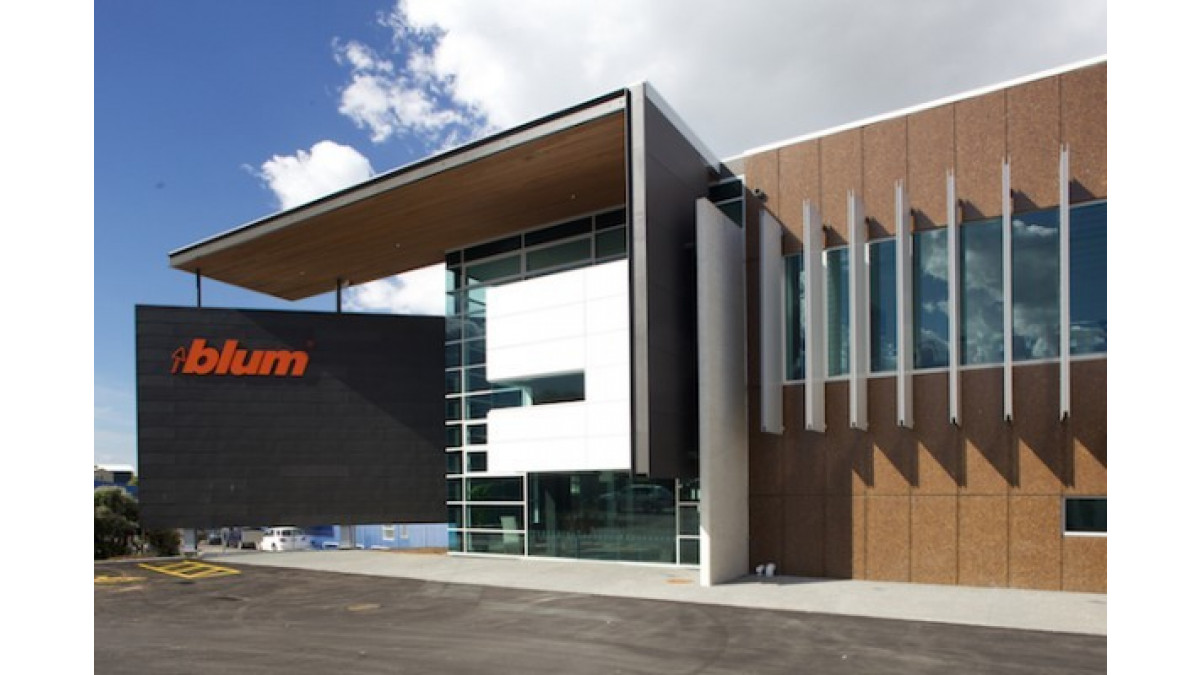 Both showrooms incorporate a series of scenarios demonstrating the Blum product using kitchens, living rooms, offices, bathrooms and wardrobes. 
