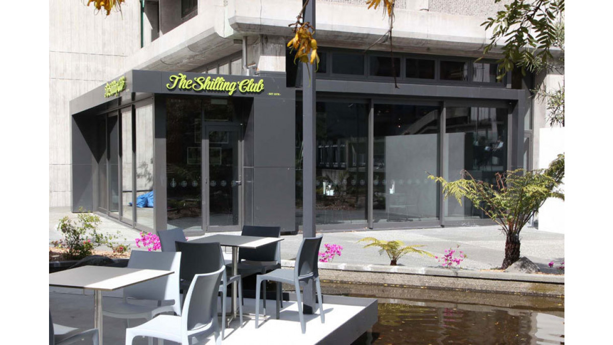 Some of the new facilities at the James Hight building included a restaurant and wine bar which featured APL Architectural Series sliding doors 3.1m high with panels 1.9m wide.