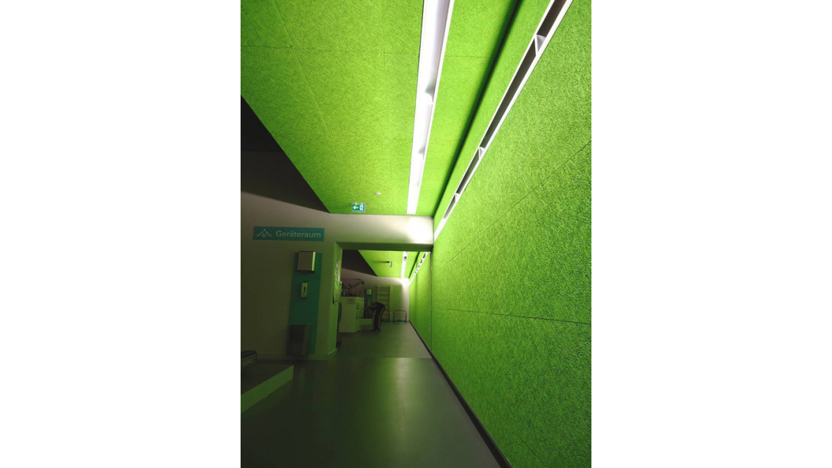 The wool-like wood shavings used in Heradesign mean that instead of sound hitting a flat surface, it hits Heradesign’s diffuse, sound-absorbing surface.