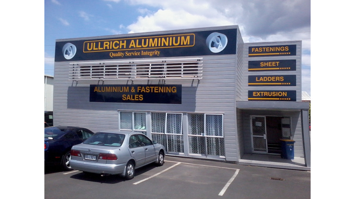 Smooth clean aesthetics for the Henderson branch of Ullrich Aluminium.