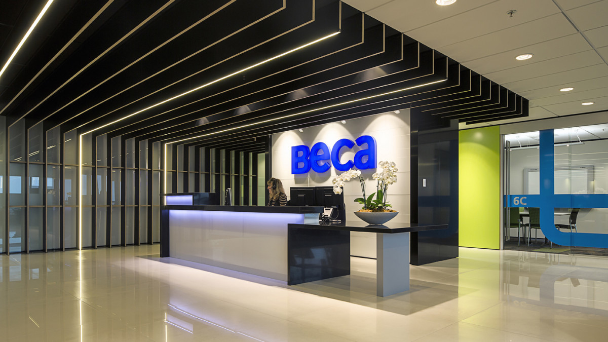 Beca’s Auckland office fitout brings staff previously working out of three separate buildings into one. The large floor plates are set across two octagonal towers, with a connecting space that expands and contracts in size floor by floor.
