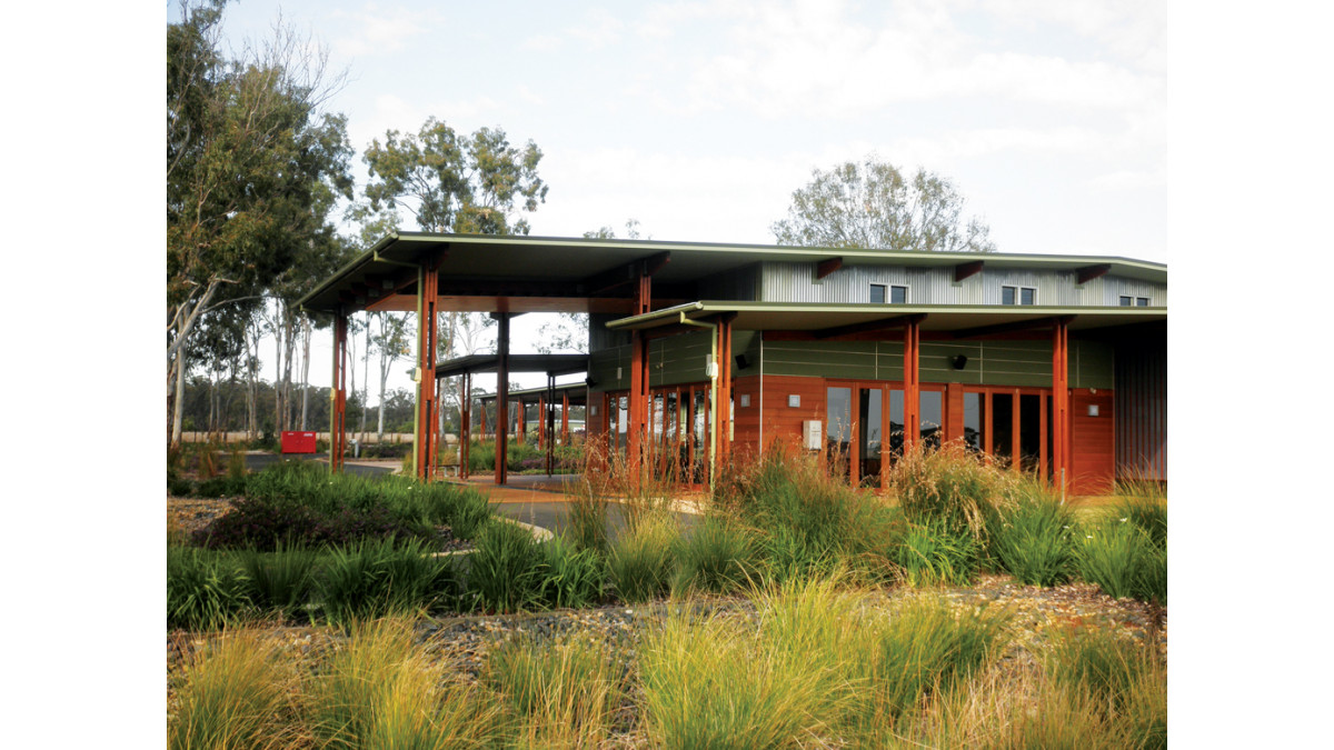 The use of timber helps the crematorium to blend with its environment.