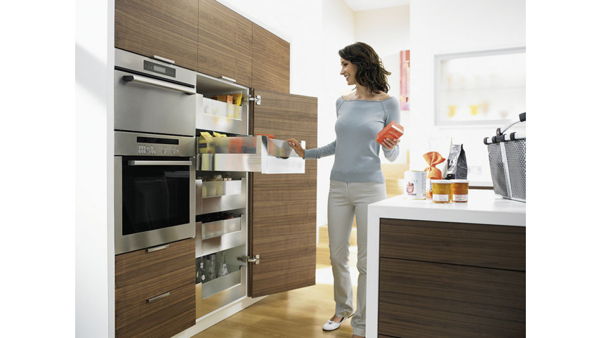 The Space Tower pantry in stainless steel.