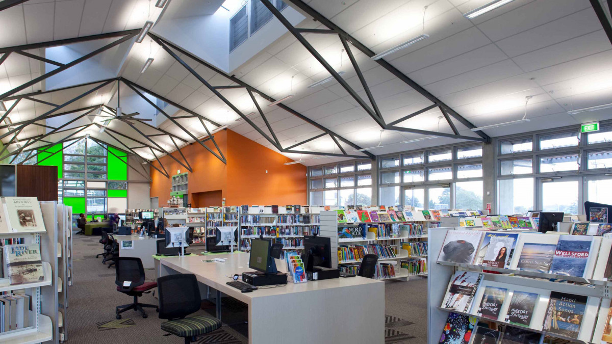 The new Wellsford Library generates a significant proportion of its electricity requirements from an array of solar panels on the roof.<br />
