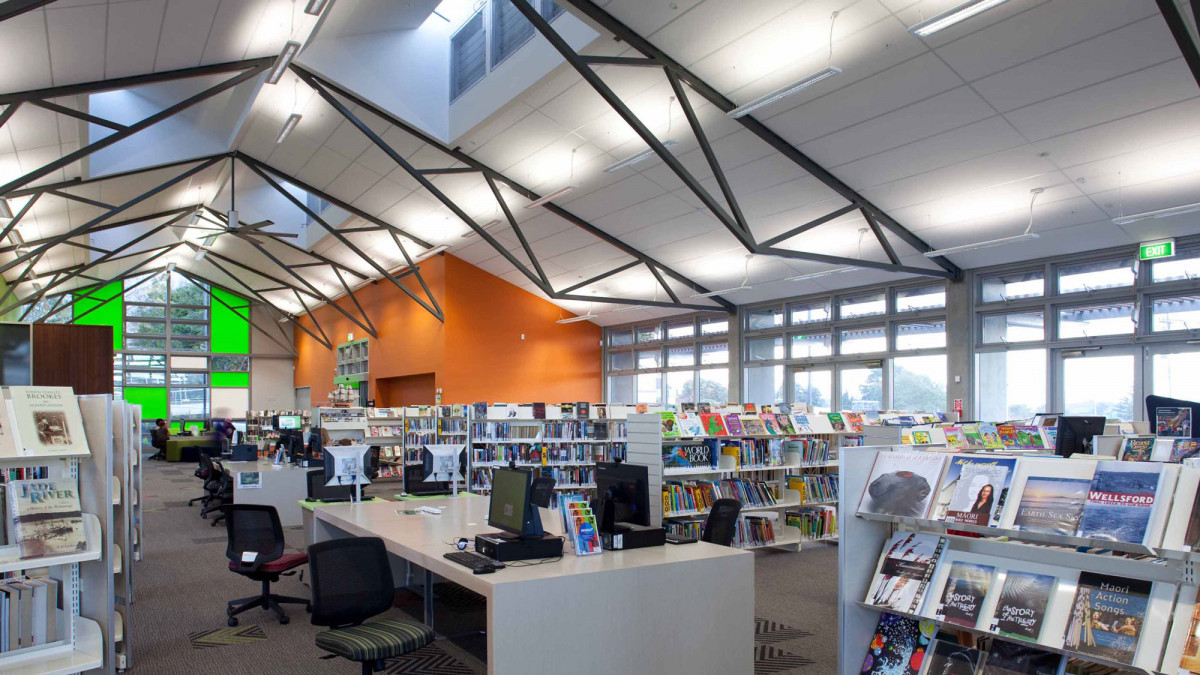 The new Wellsford Library generates a significant proportion of its electricity requirements from an array of solar panels on the roof.<br />
