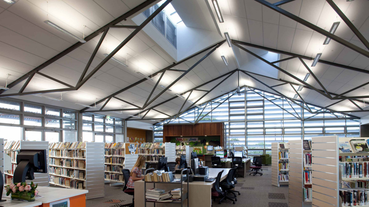 Skylights allow for light into the centre of the building while minimising heat gain.<br />
