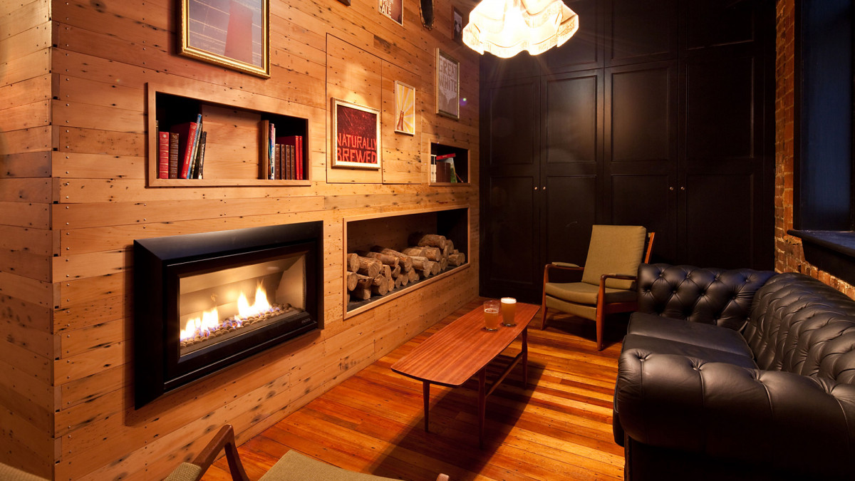 The gas fires keep the bar comfortably warm and enhance the cosy ambiance.