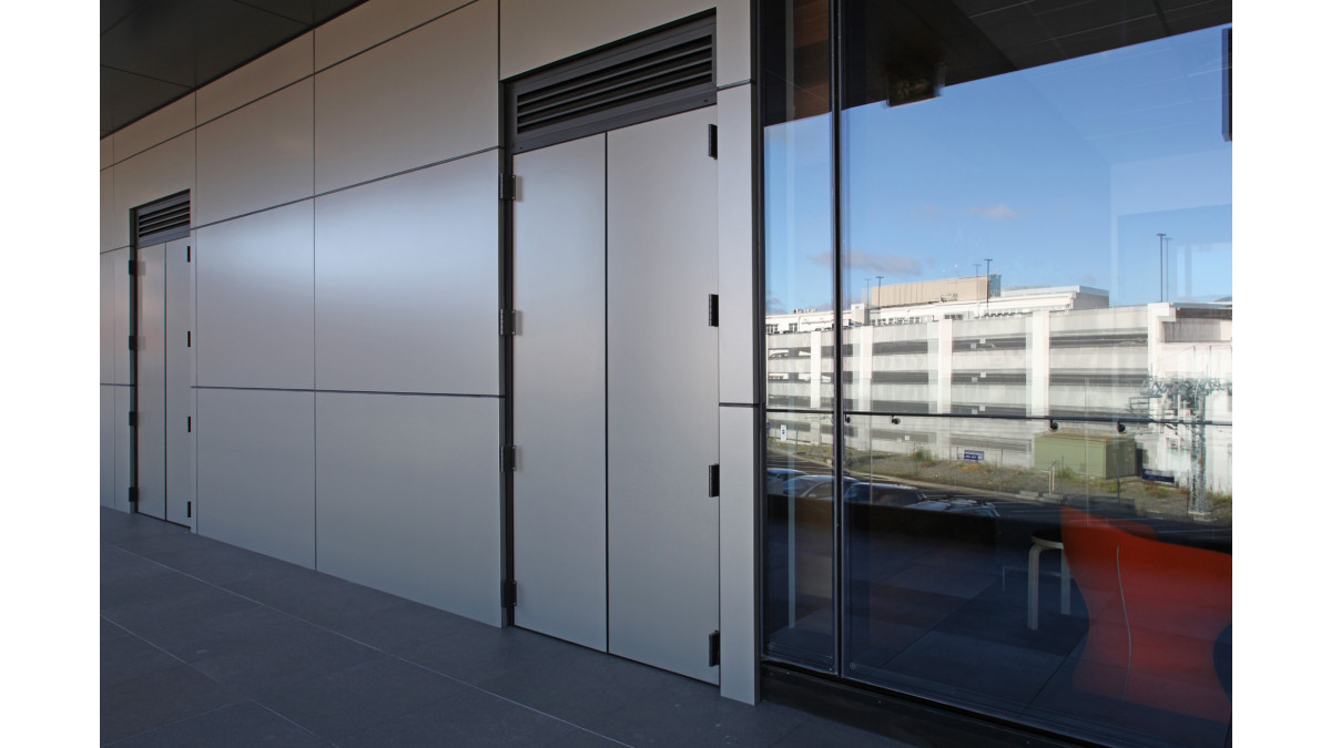 Vantage plasma doors, used as fire egress doors, were custom clad in Alucobond to match the adjoining walls. Fixed aluminium louvres were installed above.