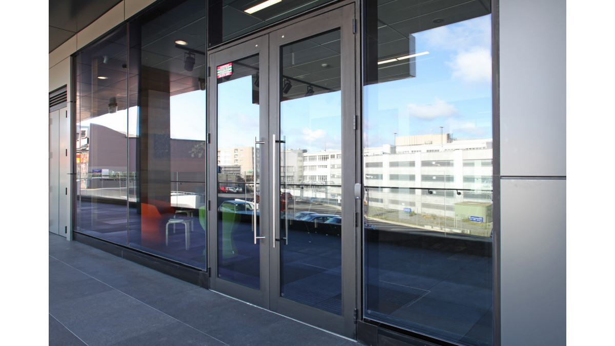 The Vantage doors and windows had a Black Frost anodised surface finish.