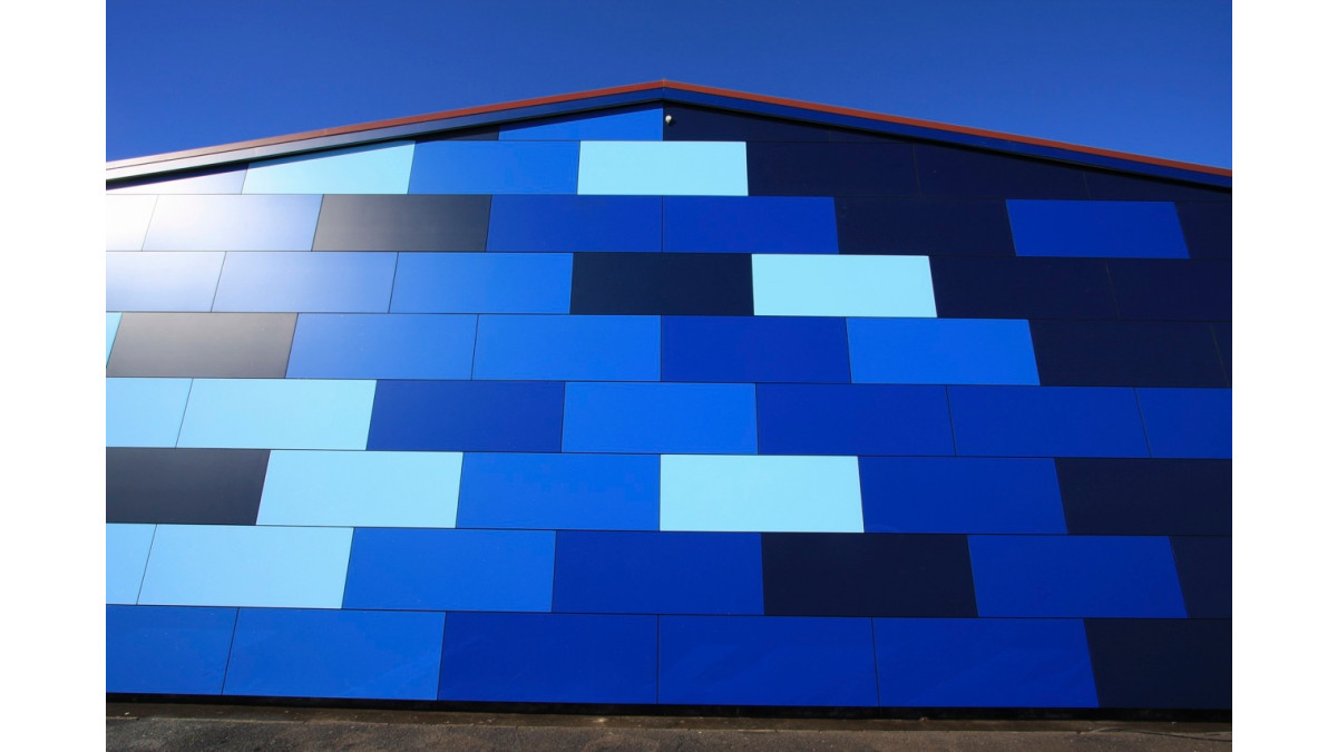 Mixing Dark Blue, Mineral Blue, Brilliant Blue and Cobalt Blue has created a stunning facade full of colour and vibrancy.