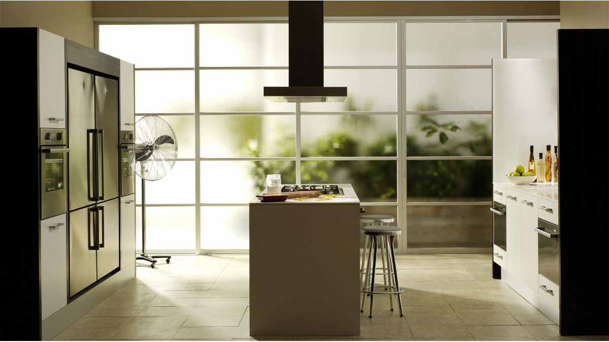 A kitchen with 350 Series doors in frosted glass.