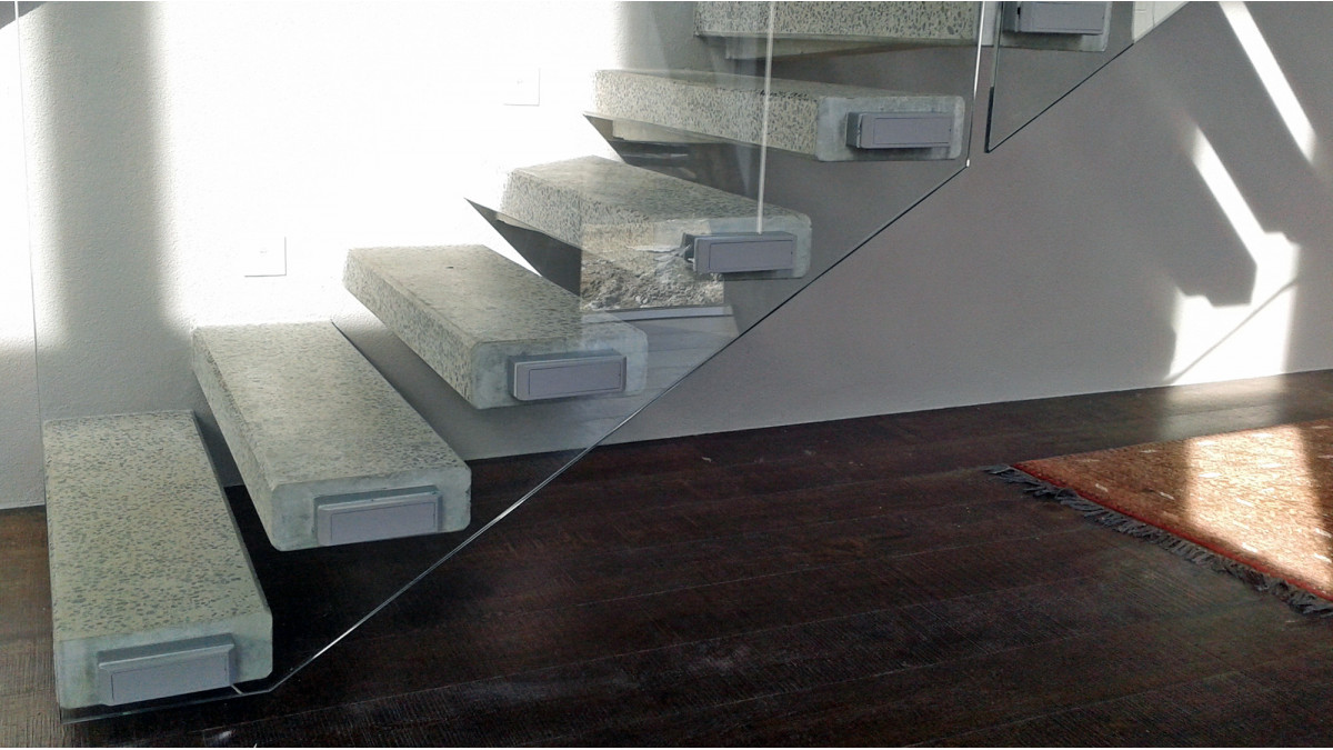 Edgetec JH Clamp was used to great effect for these internal concrete floating stairs.