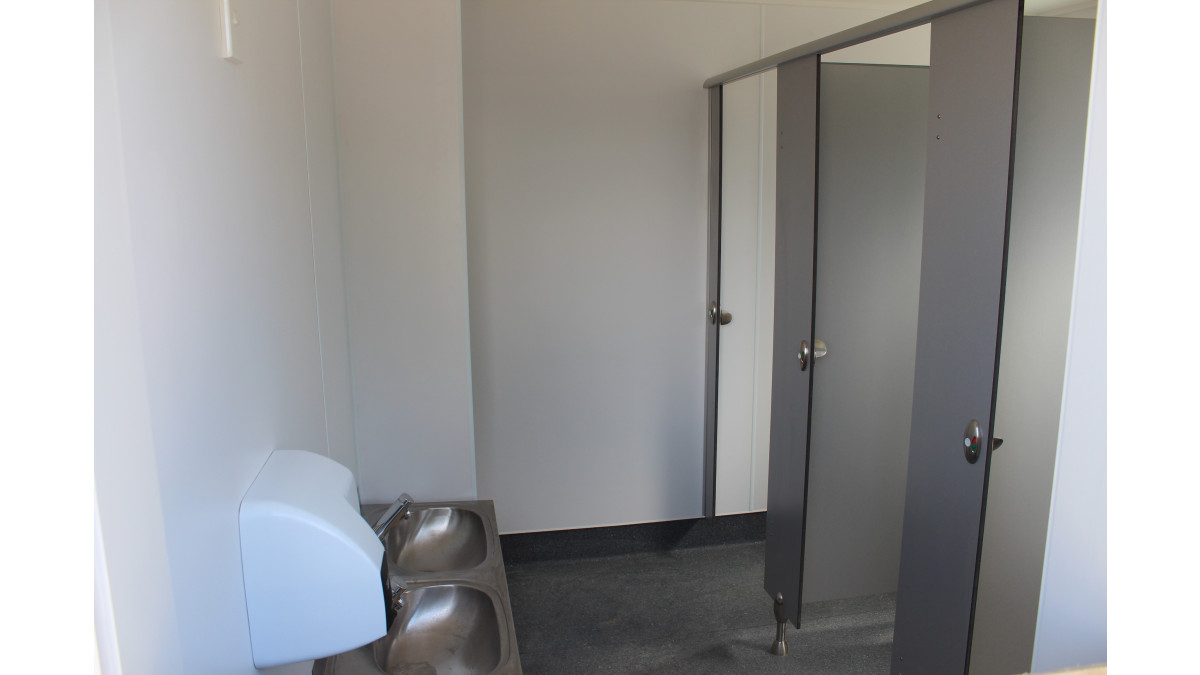 KerMac K-CDF Compact toilet partitions and Permanent K-Wall Lining systems, Bucklands Beach Primary School.