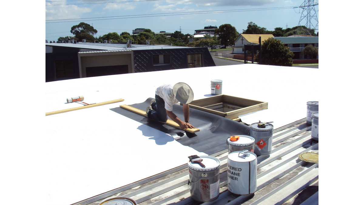 Installation of the Enviroclad membrane allowing for the Drylight skylights.