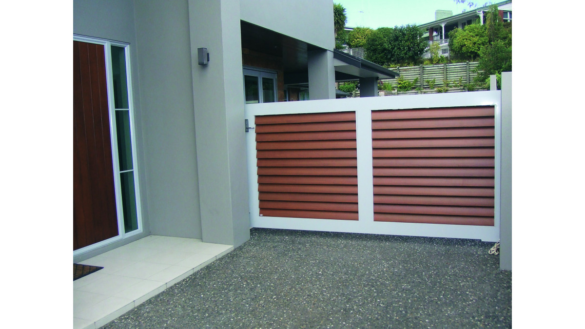 Louvre gate in woodgrain finish.